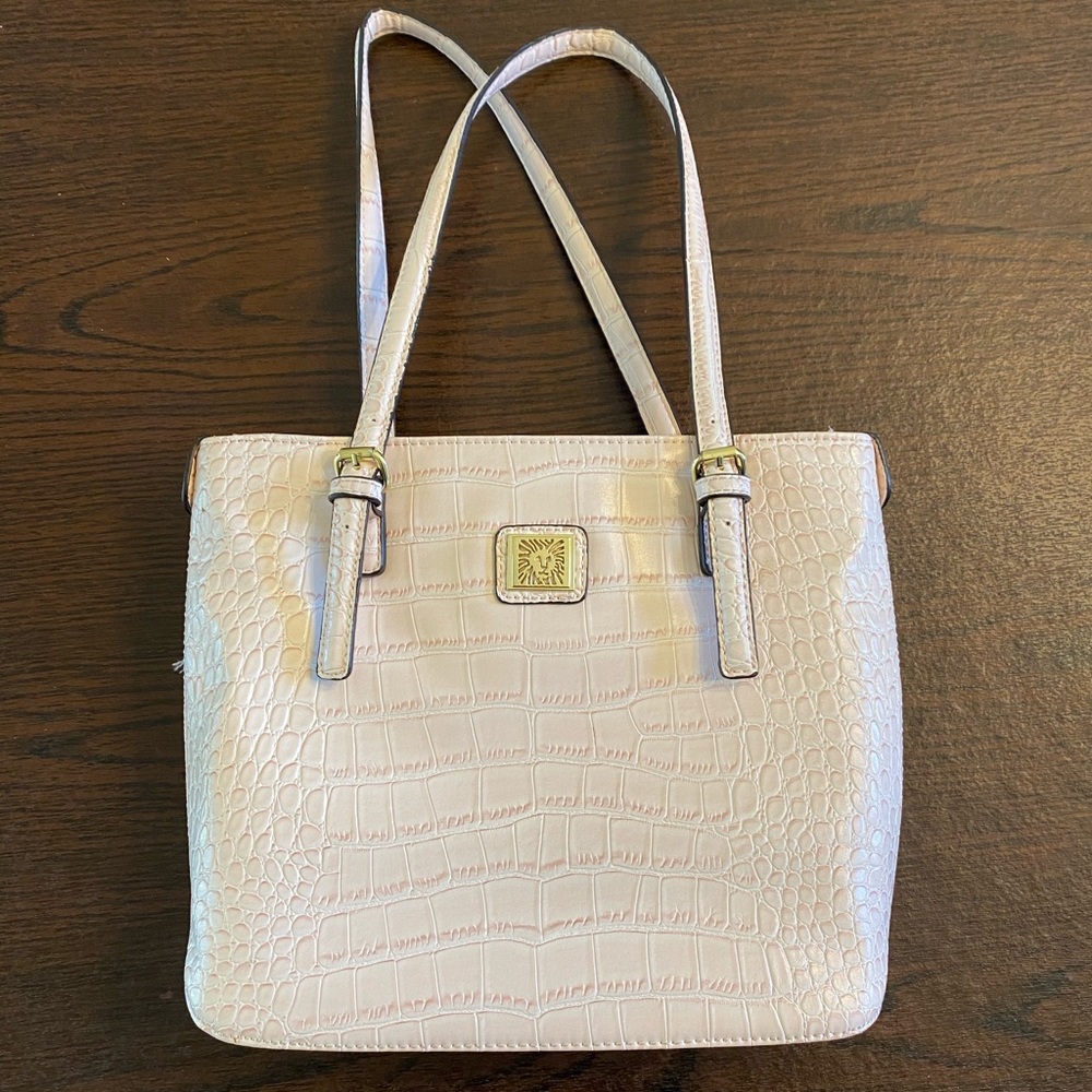 ANNE KLEIN BABY PINK LEATHER PURSE